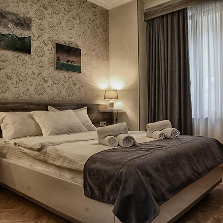 Hotel Four Brothers Тбилиси Екстериор снимка