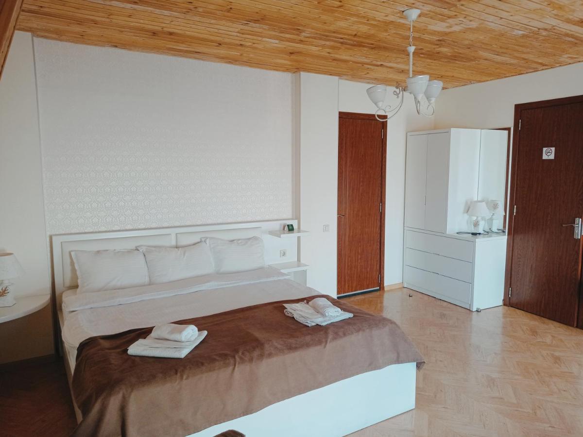 Hotel Four Brothers Тбилиси Екстериор снимка