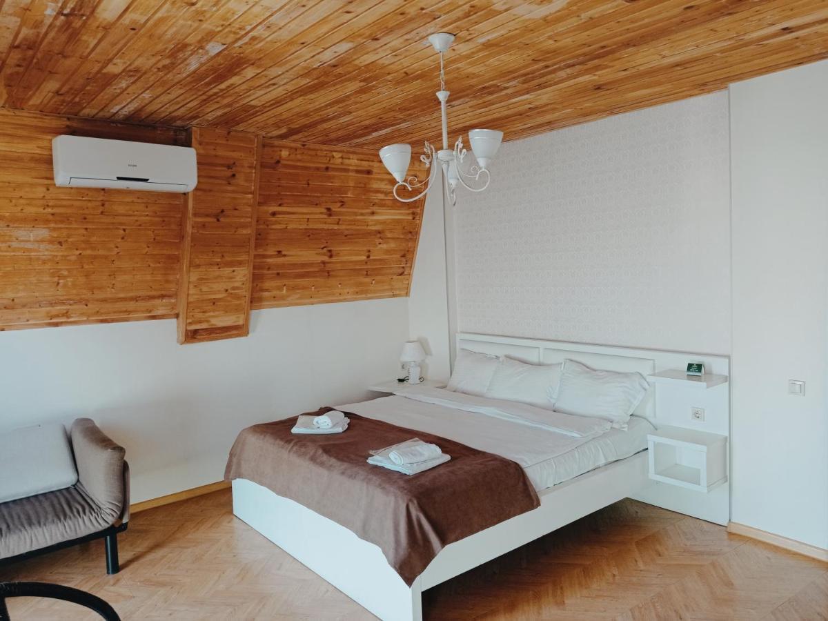 Hotel Four Brothers Тбилиси Екстериор снимка
