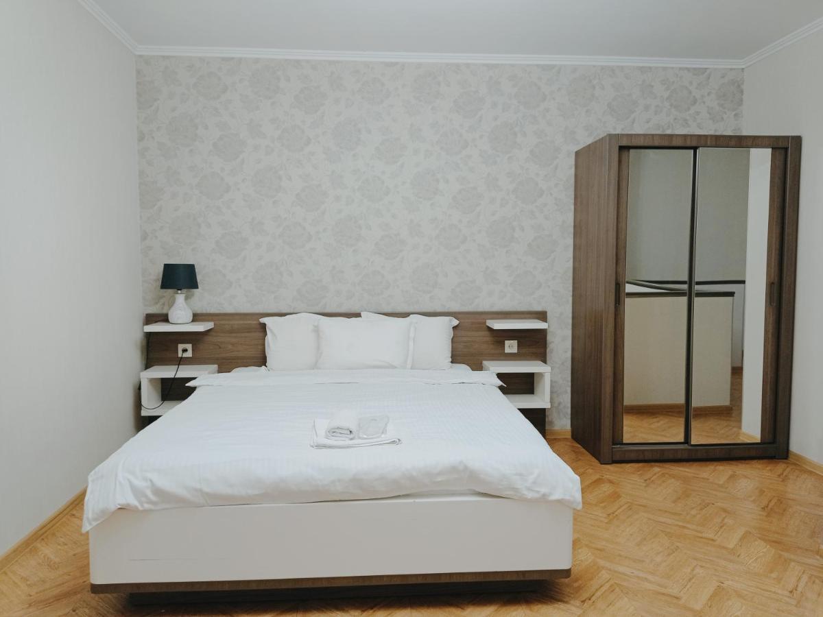 Hotel Four Brothers Тбилиси Екстериор снимка