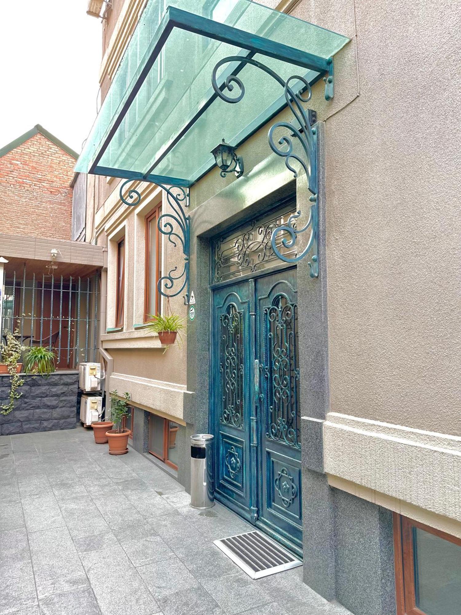 Hotel Four Brothers Тбилиси Екстериор снимка