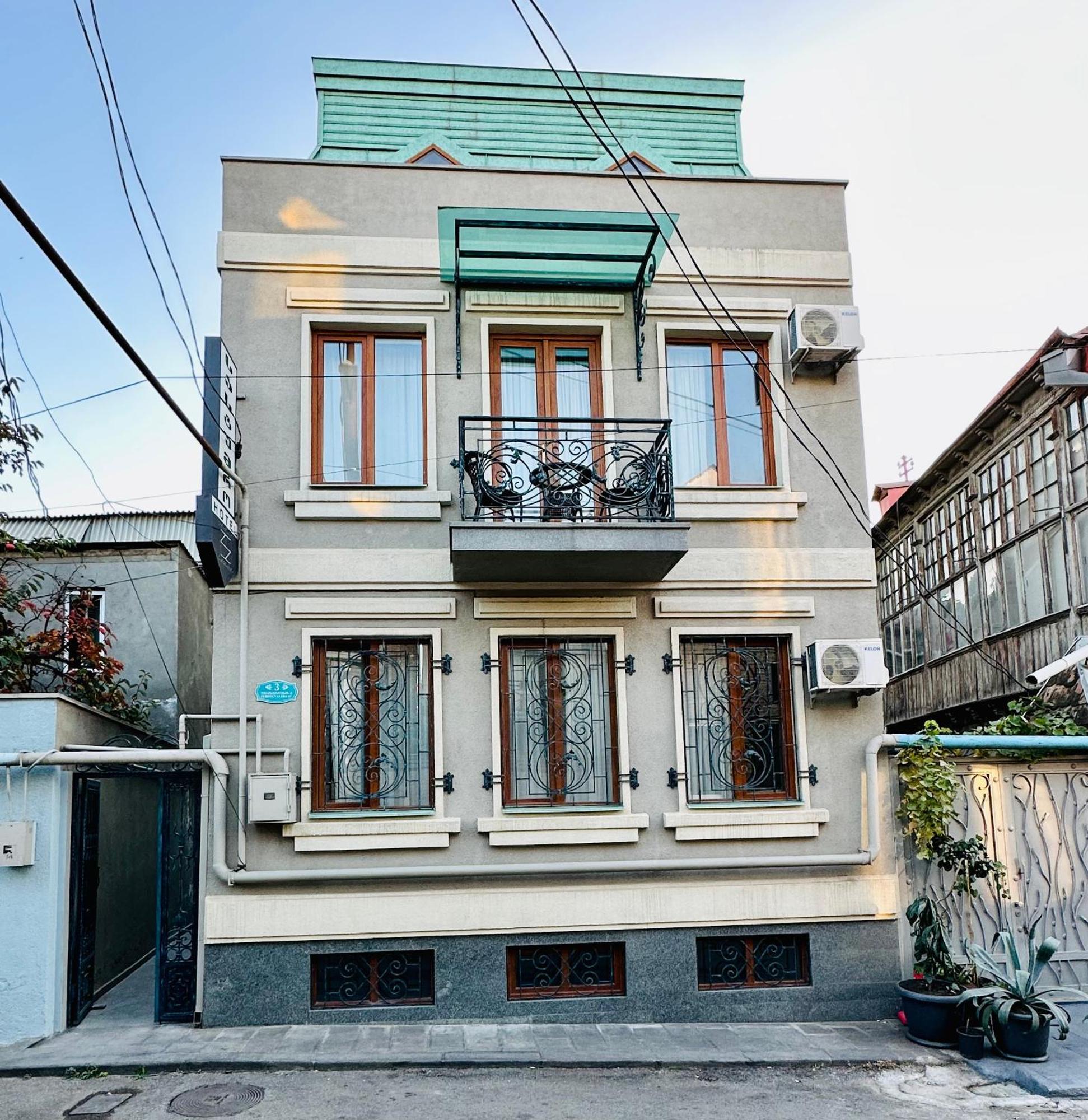 Hotel Four Brothers Тбилиси Екстериор снимка