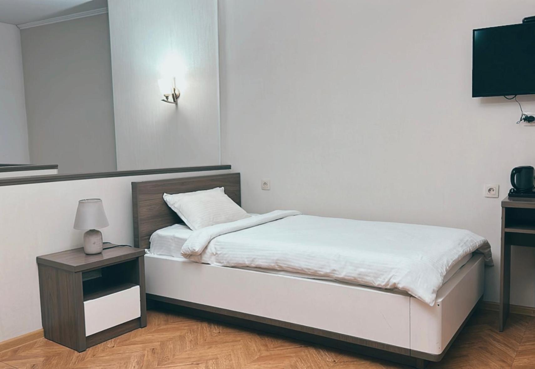 Hotel Four Brothers Тбилиси Екстериор снимка