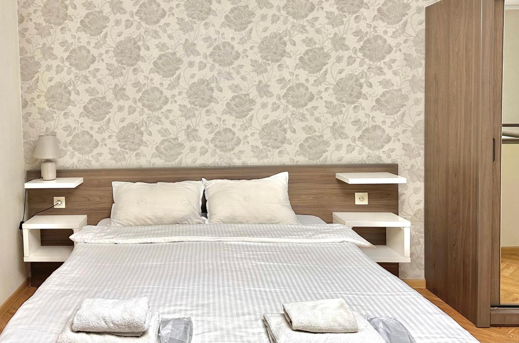Hotel Four Brothers Тбилиси Екстериор снимка