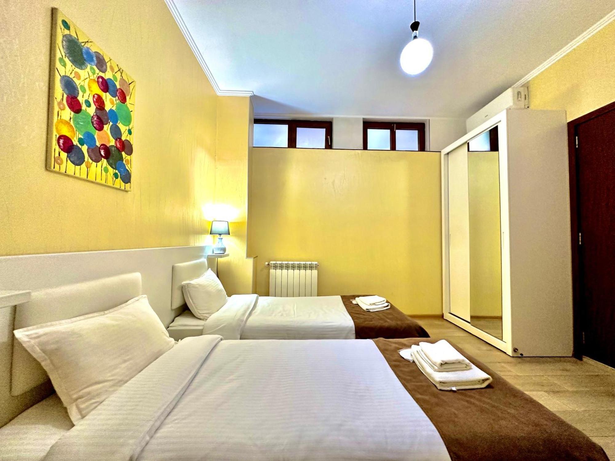 Hotel Four Brothers Тбилиси Екстериор снимка