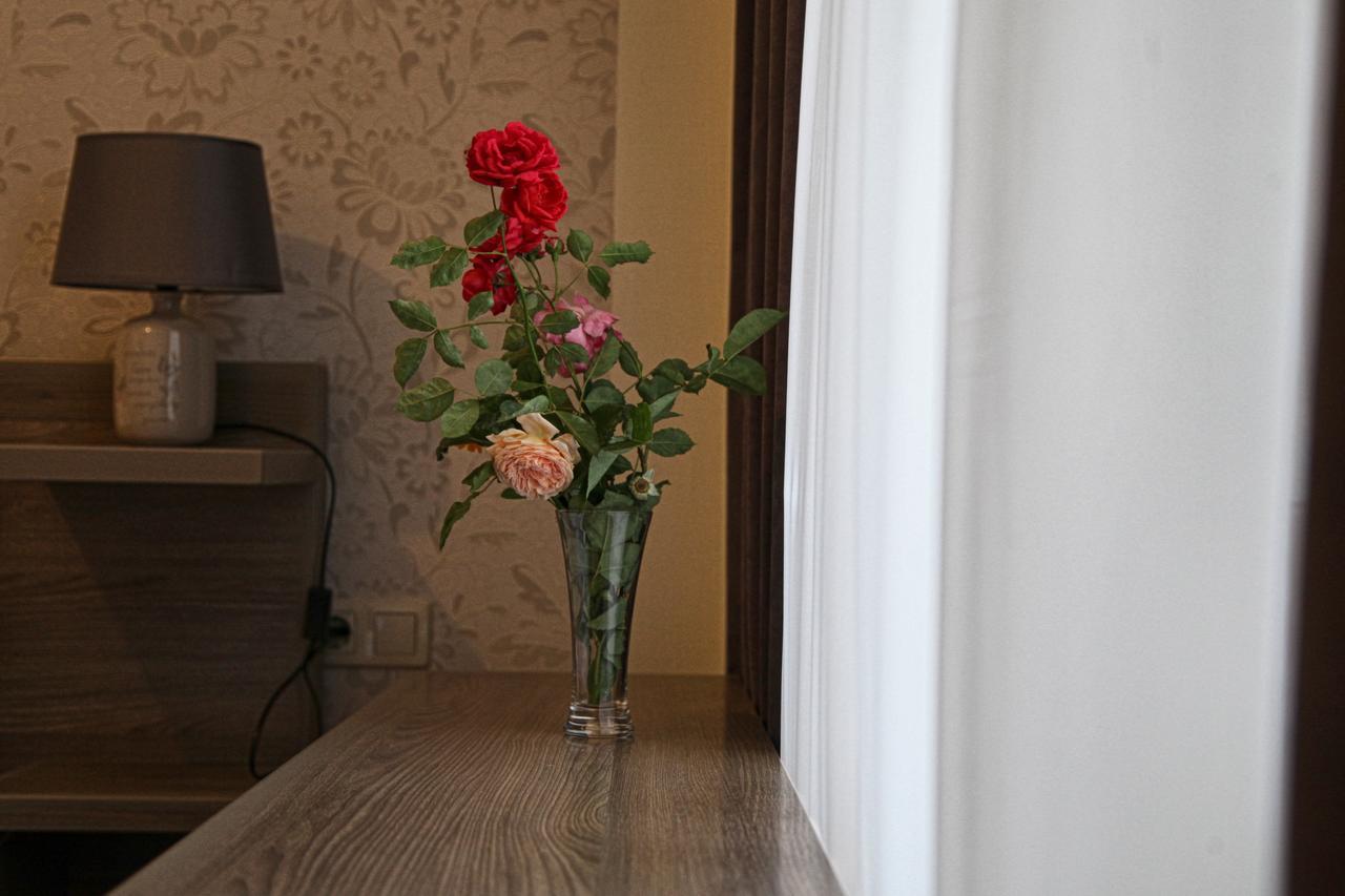 Hotel Four Brothers Тбилиси Екстериор снимка
