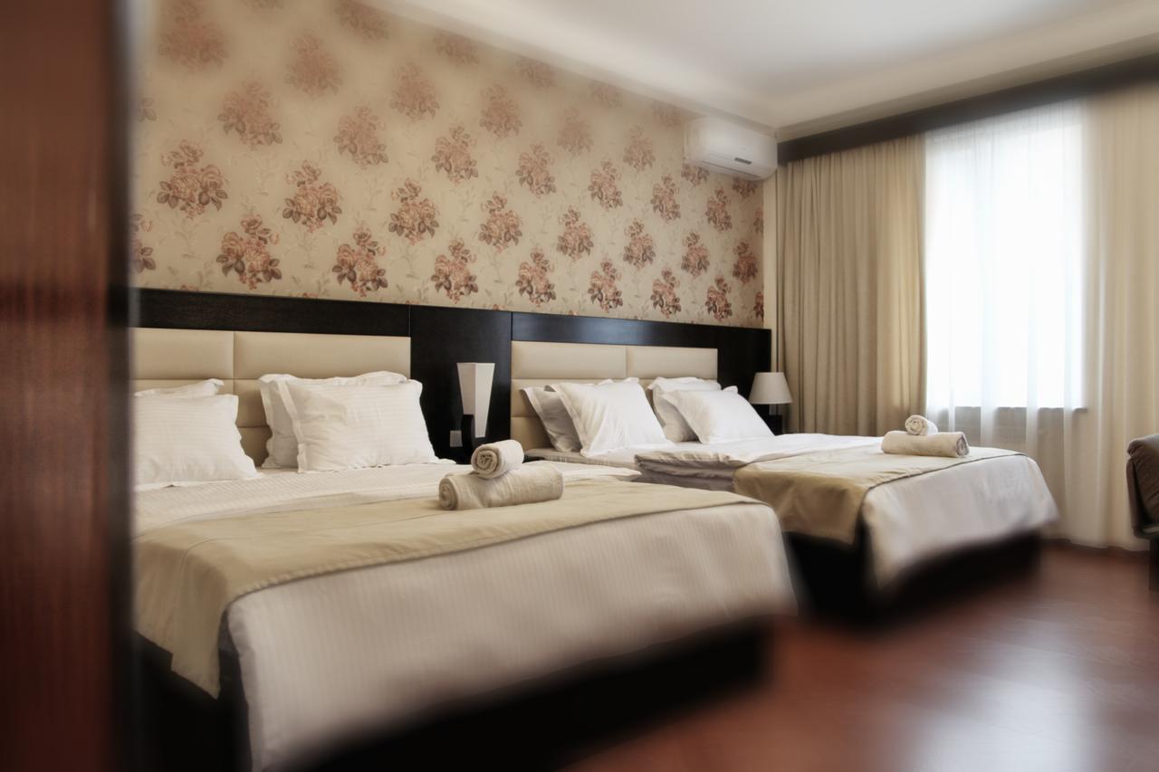 Hotel Four Brothers Тбилиси Екстериор снимка
