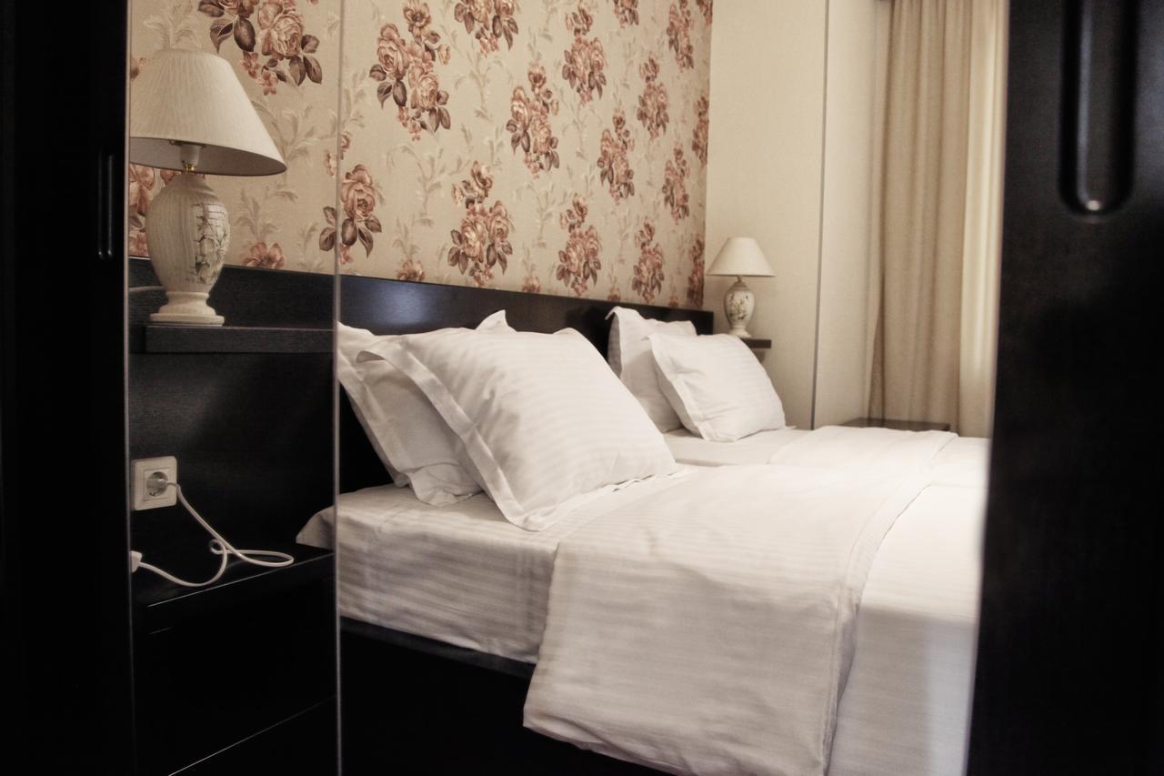 Hotel Four Brothers Тбилиси Екстериор снимка