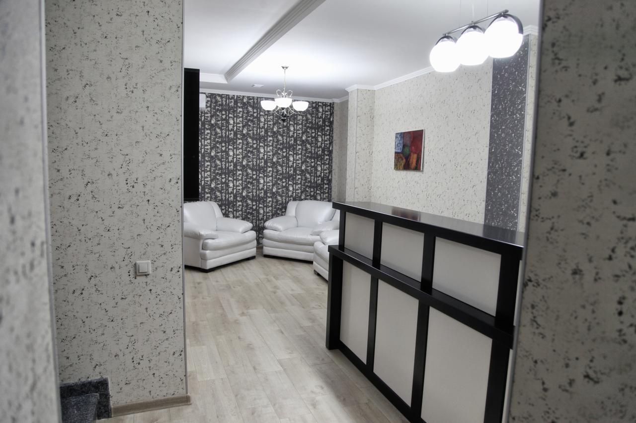 Hotel Four Brothers Тбилиси Екстериор снимка