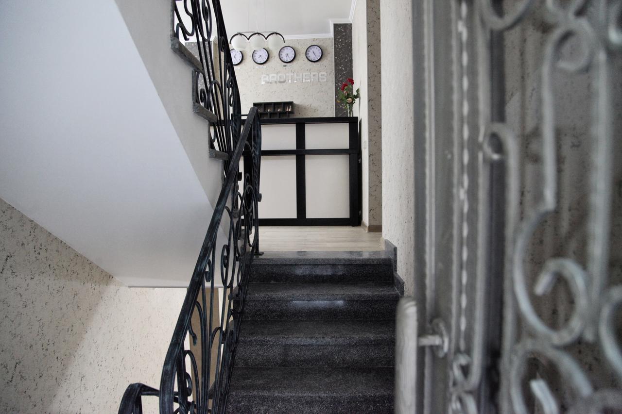 Hotel Four Brothers Тбилиси Екстериор снимка