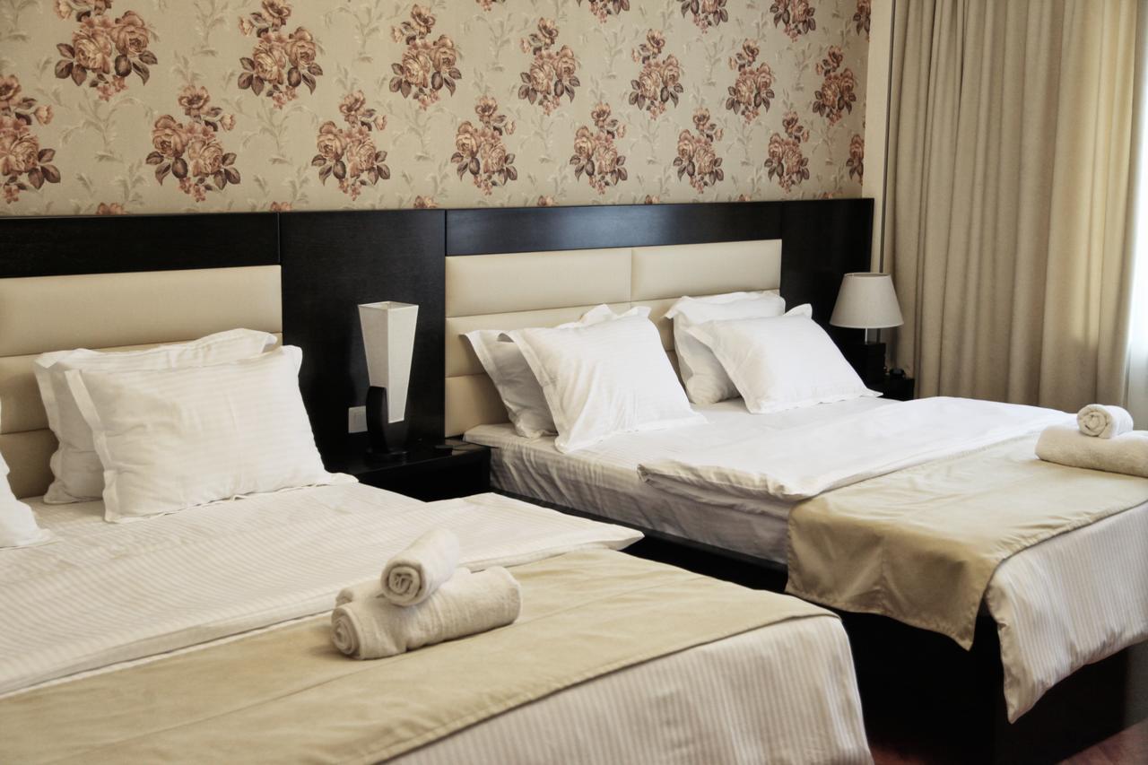 Hotel Four Brothers Тбилиси Екстериор снимка