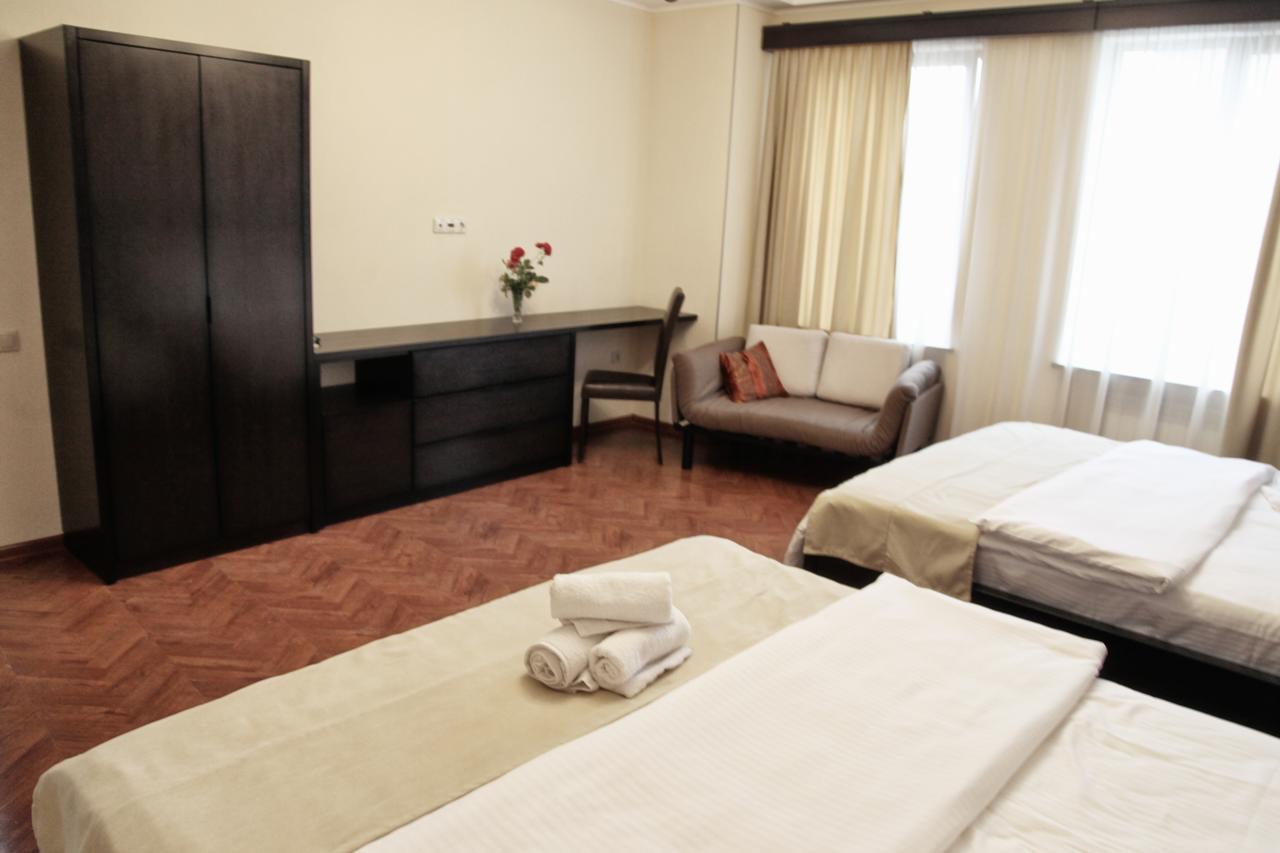 Hotel Four Brothers Тбилиси Екстериор снимка