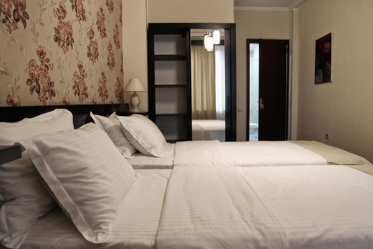 Hotel Four Brothers Тбилиси Екстериор снимка