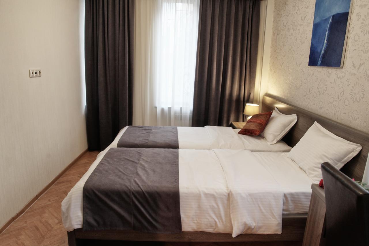 Hotel Four Brothers Тбилиси Екстериор снимка
