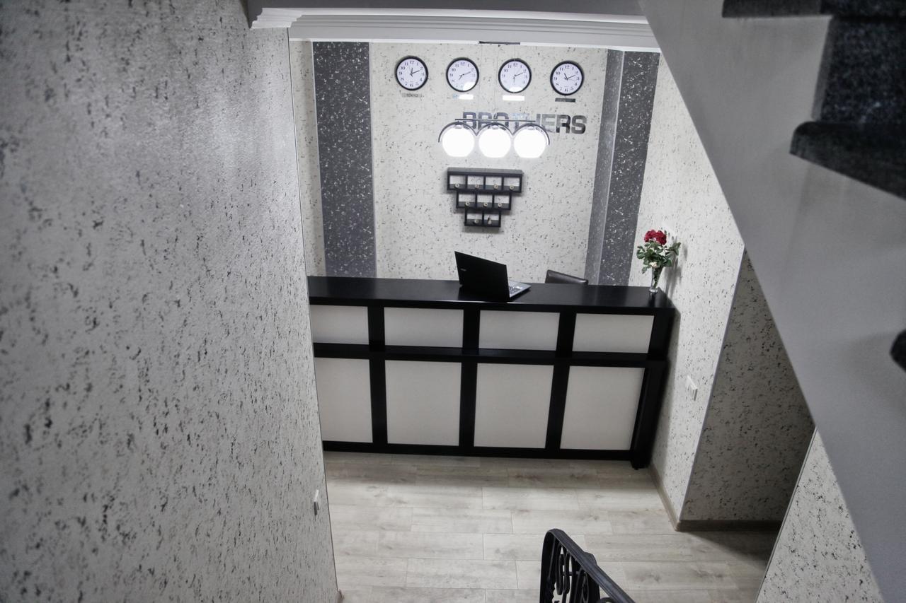 Hotel Four Brothers Тбилиси Екстериор снимка