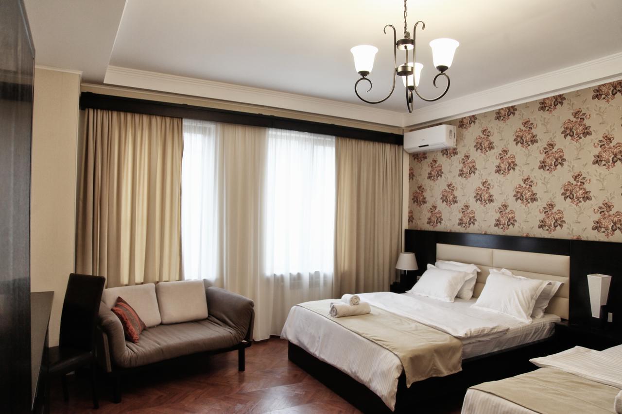 Hotel Four Brothers Тбилиси Екстериор снимка
