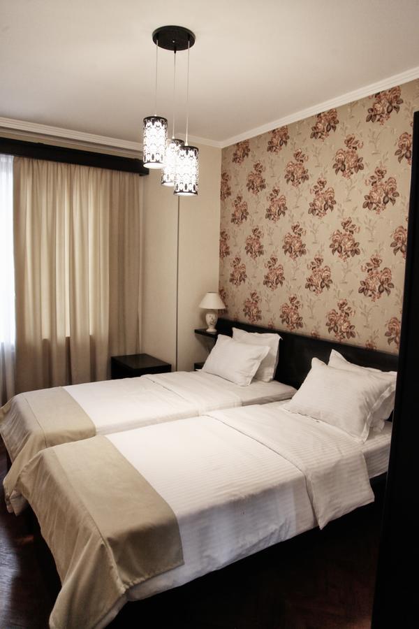 Hotel Four Brothers Тбилиси Екстериор снимка