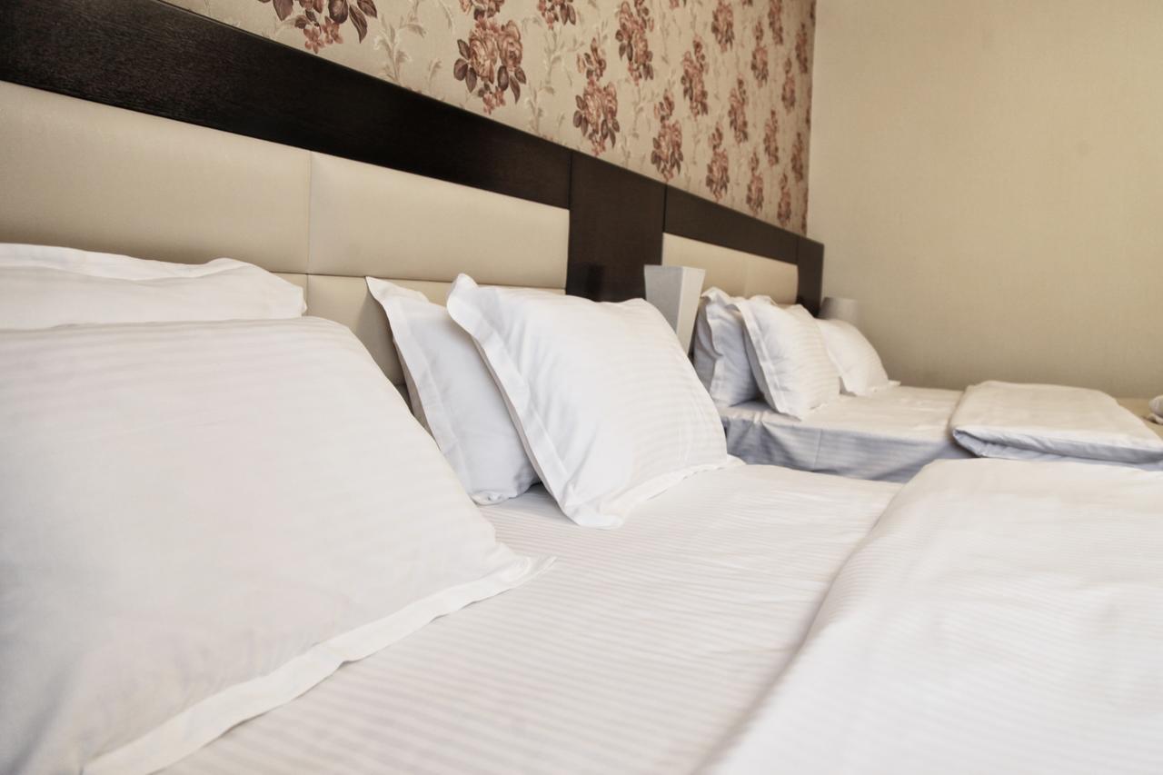 Hotel Four Brothers Тбилиси Екстериор снимка