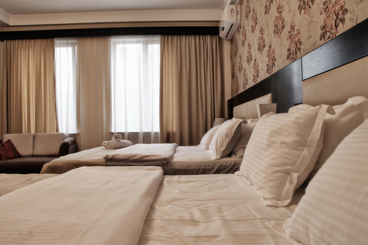 Hotel Four Brothers Тбилиси Екстериор снимка