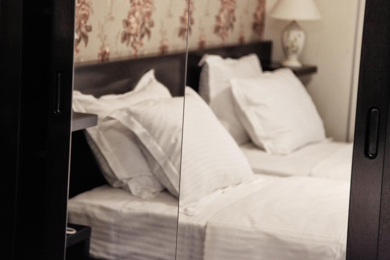 Hotel Four Brothers Тбилиси Екстериор снимка