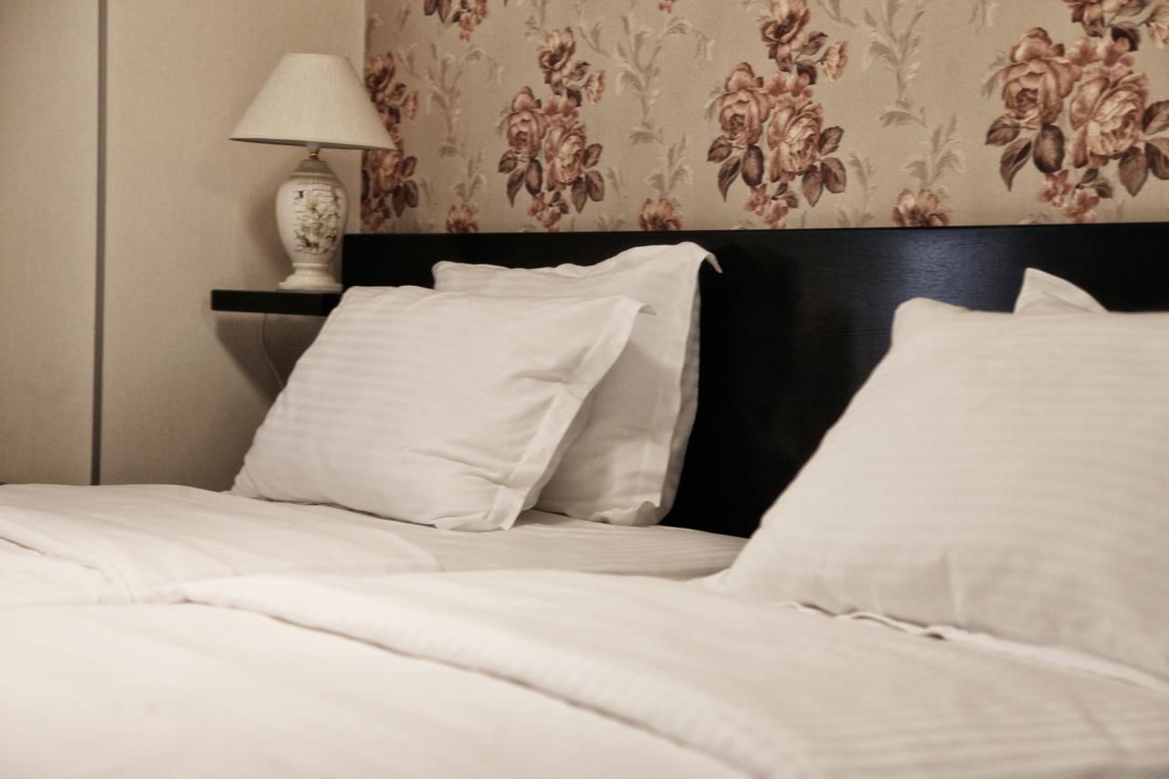 Hotel Four Brothers Тбилиси Екстериор снимка