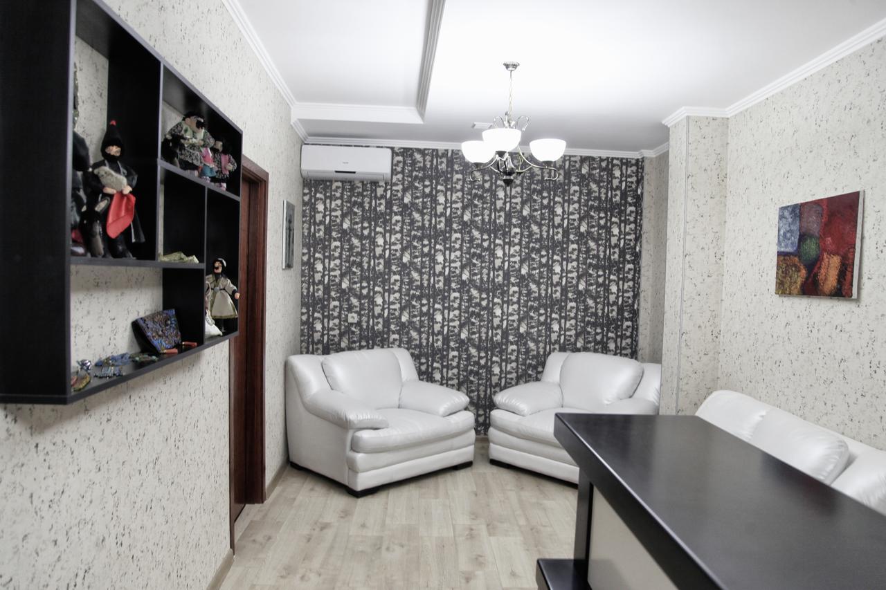Hotel Four Brothers Тбилиси Екстериор снимка
