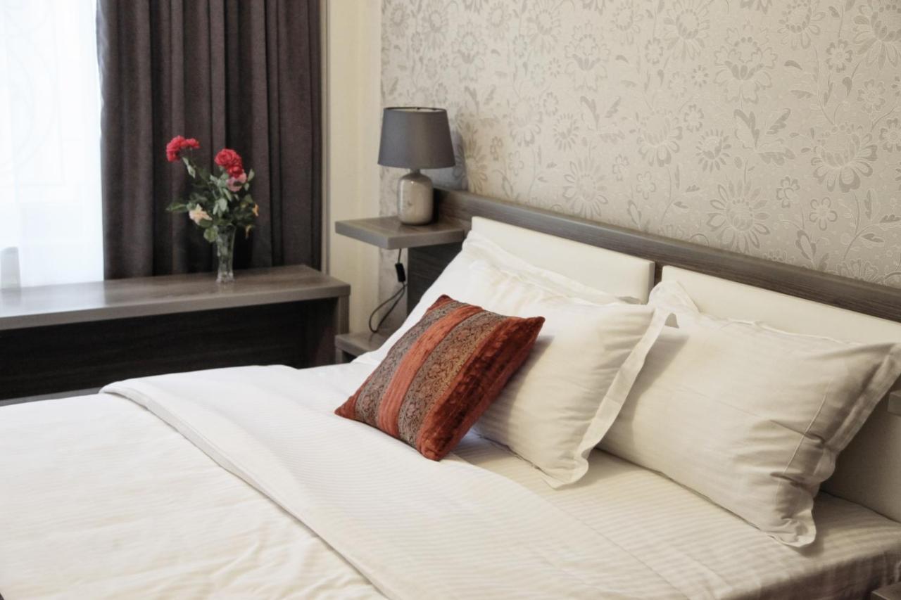 Hotel Four Brothers Тбилиси Стая снимка
